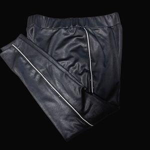 Leather look leggings with stripe